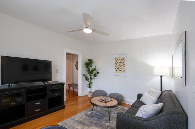 370 Chestnut Hill Ave