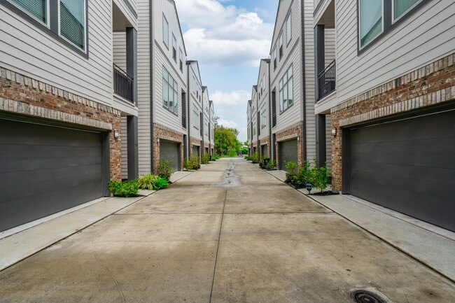 property at 756 W Donovan St