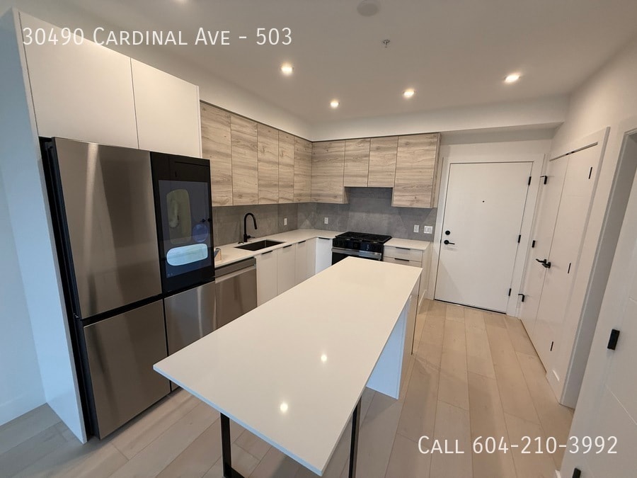 30490 Cardinal Ave in Abbotsford, BC - Building Photo