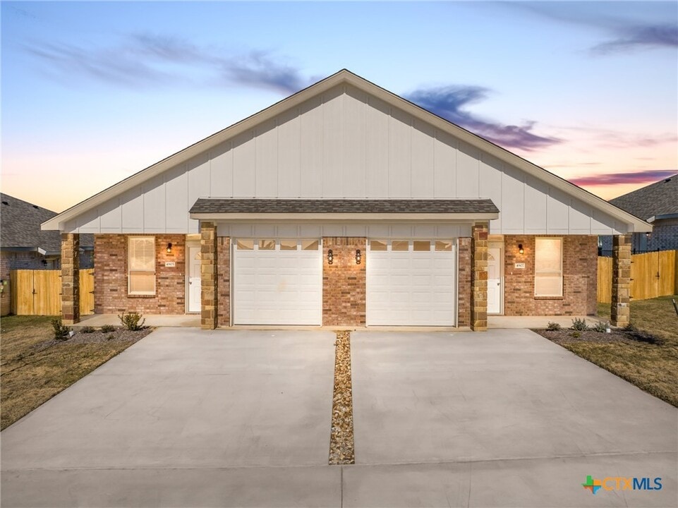 4905 Rose Gdn Lp in Killeen, TX - Foto de edificio