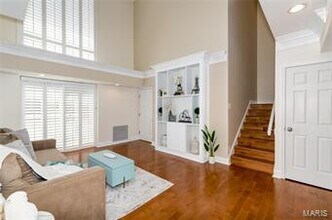 250 S Brentwood Blvd in Clayton, MO - Building Photo - Building Photo