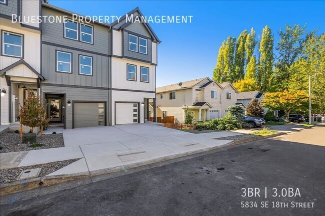 5834 SE 18th St in Gresham, OR - Foto de edificio - Building Photo