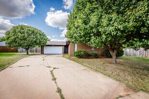 6023 SW Park Ave in Lawton, OK - Building Photo