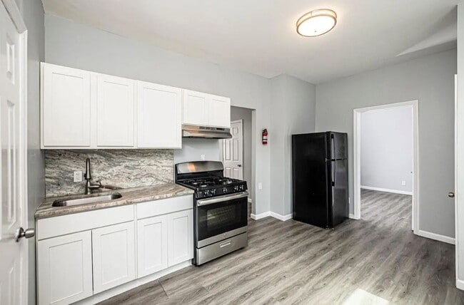 104 Sunset Ave, Unit 1R