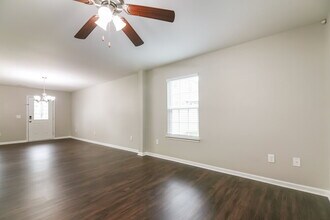 8011 Spiderlily Ct in Zebulon, NC - Foto de edificio - Building Photo