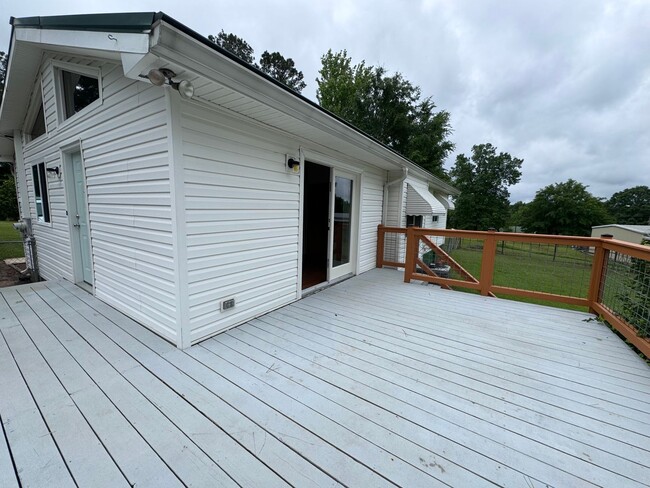 105 N Lake Dr in Lagrange, GA - Building Photo - Building Photo