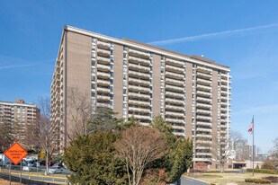 Regency in McLean, VA - Building Photo