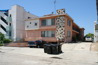 729 S Gramercy Dr in Los Angeles, CA - Building Photo - Building Photo