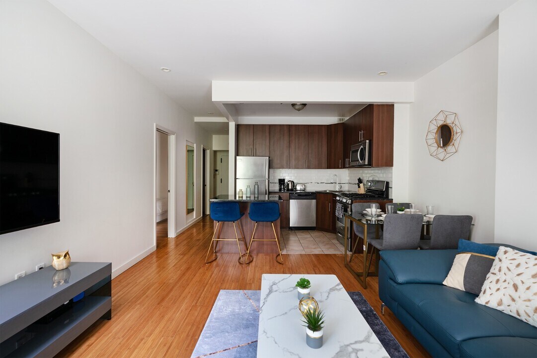469 Columbus Ave in New York, NY - Building Photo