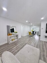 302 SW Whitmore Dr in Port St. Lucie, FL - Building Photo - Building Photo