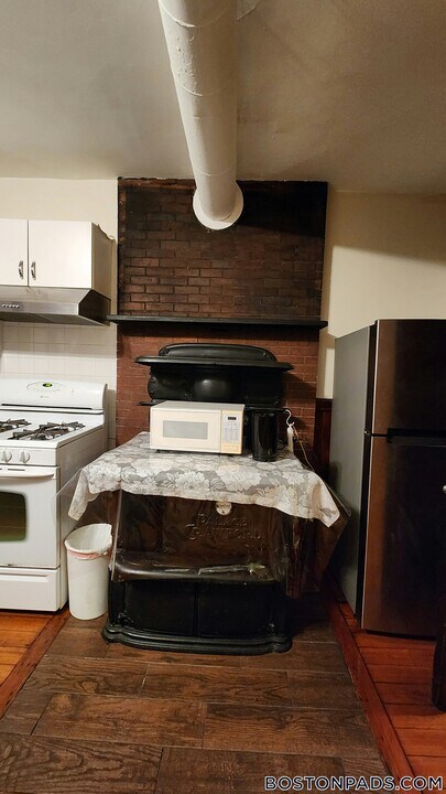 72 Bay State Rd in Boston, MA - Building Photo