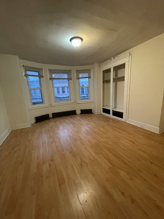 840 E Westmoreland St in Philadelphia, PA - Building Photo