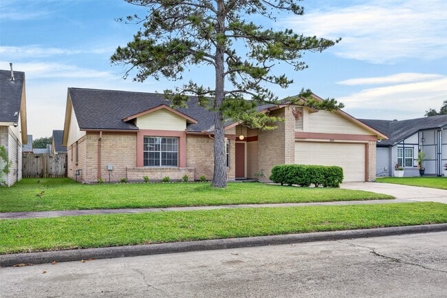 12047 Plumpoint Dr in Houston, TX - Building Photo - Building Photo