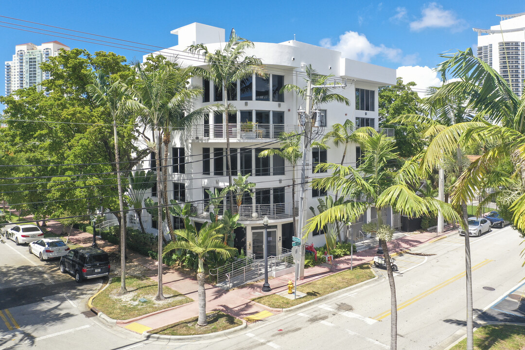 The Manhattan in Miami Beach, FL - Building Photo