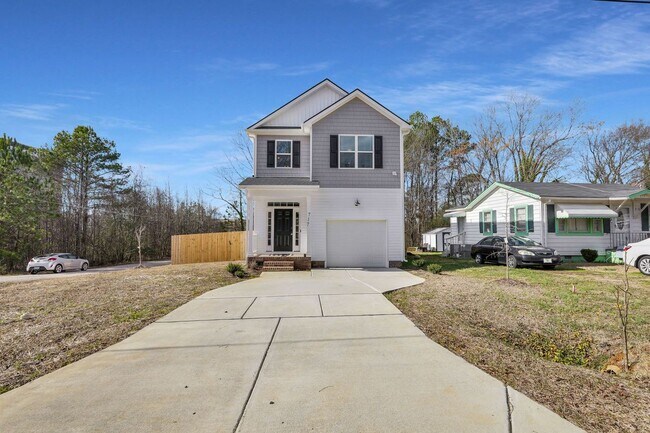717 Utley St in Holly Springs, NC - Building Photo - Building Photo