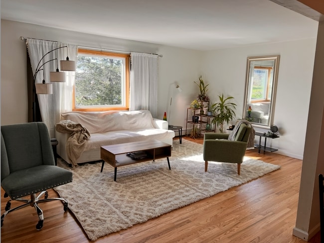 property at 136 N Chestnut St