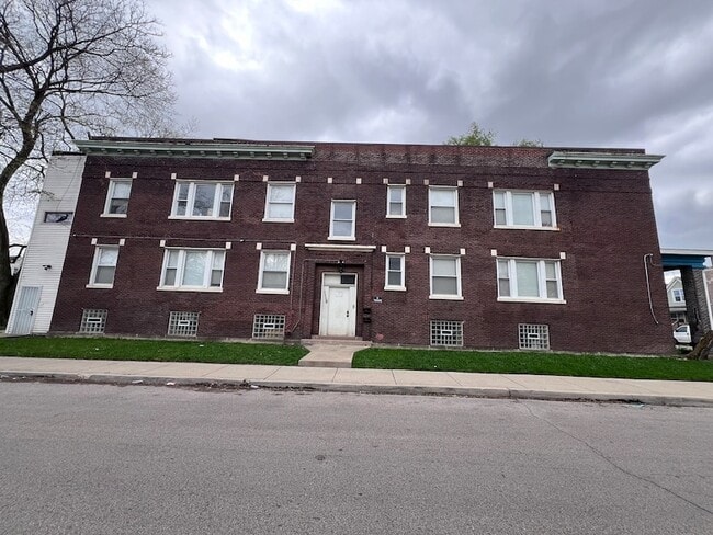 property at 1119 W 72nd St