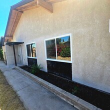 2300 Pinon Springs Cir in Bakersfield, CA - Building Photo - Building Photo
