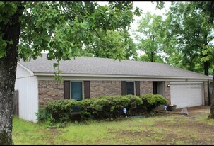 1412 Green Mountain Dr in Little Rock, AR - Building Photo