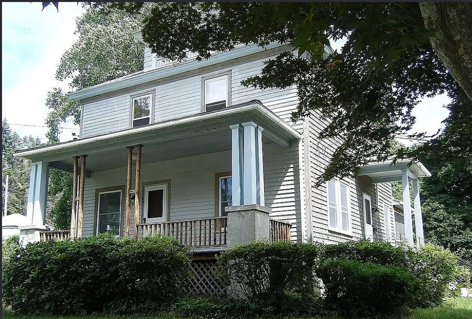 27 Hazard St in Coventry, RI - Building Photo