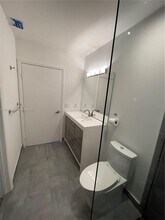 444 NE 30th St, Unit 603 in Miami, FL - Foto de edificio - Building Photo