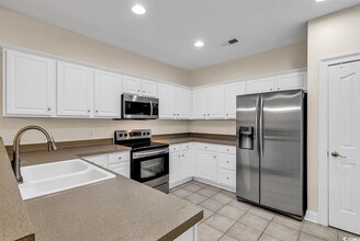 2450 Marsh Glen Dr in North Myrtle Beach, SC - Building Photo - Building Photo