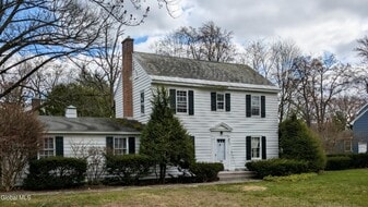 1556 Dean St in Niskayuna, NY - Building Photo