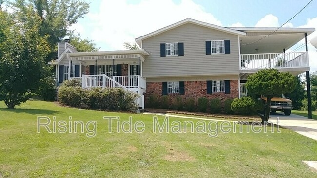 property at 1006 N Mountain Dr