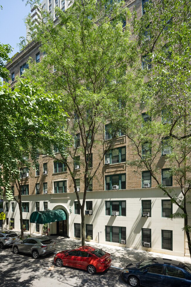 Tower West Apartments in New York, NY - Foto de edificio - Building Photo