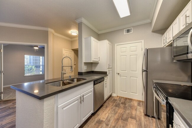 River Oaks Apartment Homes