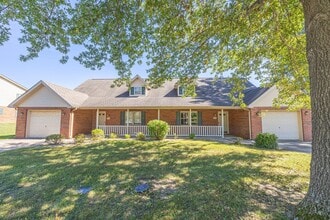 10896 Oak Blvd in Lawrenceville, IL - Foto de edificio - Building Photo