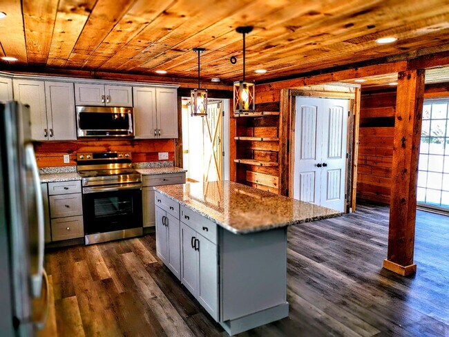 94 Cross Rd, Unit A in Westport, MA - Building Photo - Building Photo