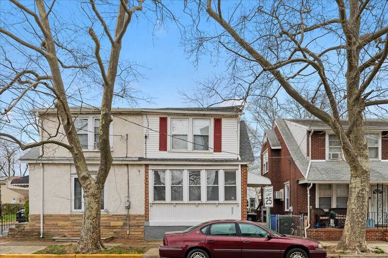 255 W Union St in Burlington, NJ - Building Photo