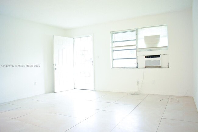 2265 NW 98th St in Miami, FL - Building Photo - Building Photo