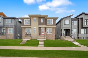 21234 Sheriff King St SW in Calgary, AB - Building Photo