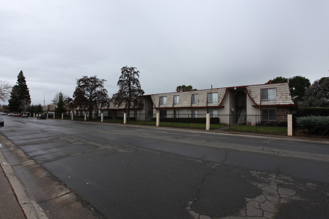 El Mercado Apartments in Rancho Cordova, CA - Building Photo