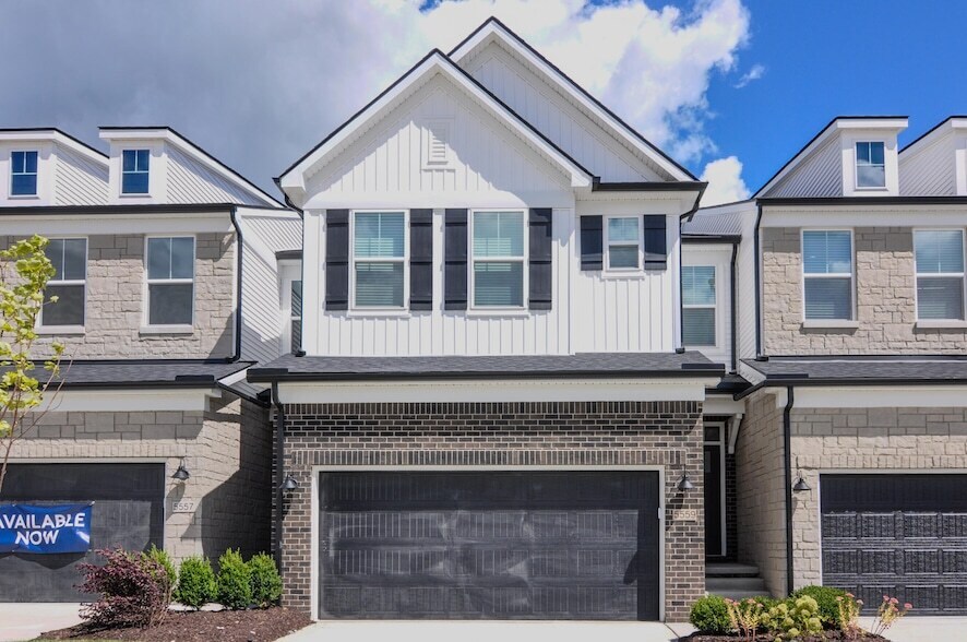 5559 E Spaniel Dr in Ann Arbor, MI - Building Photo