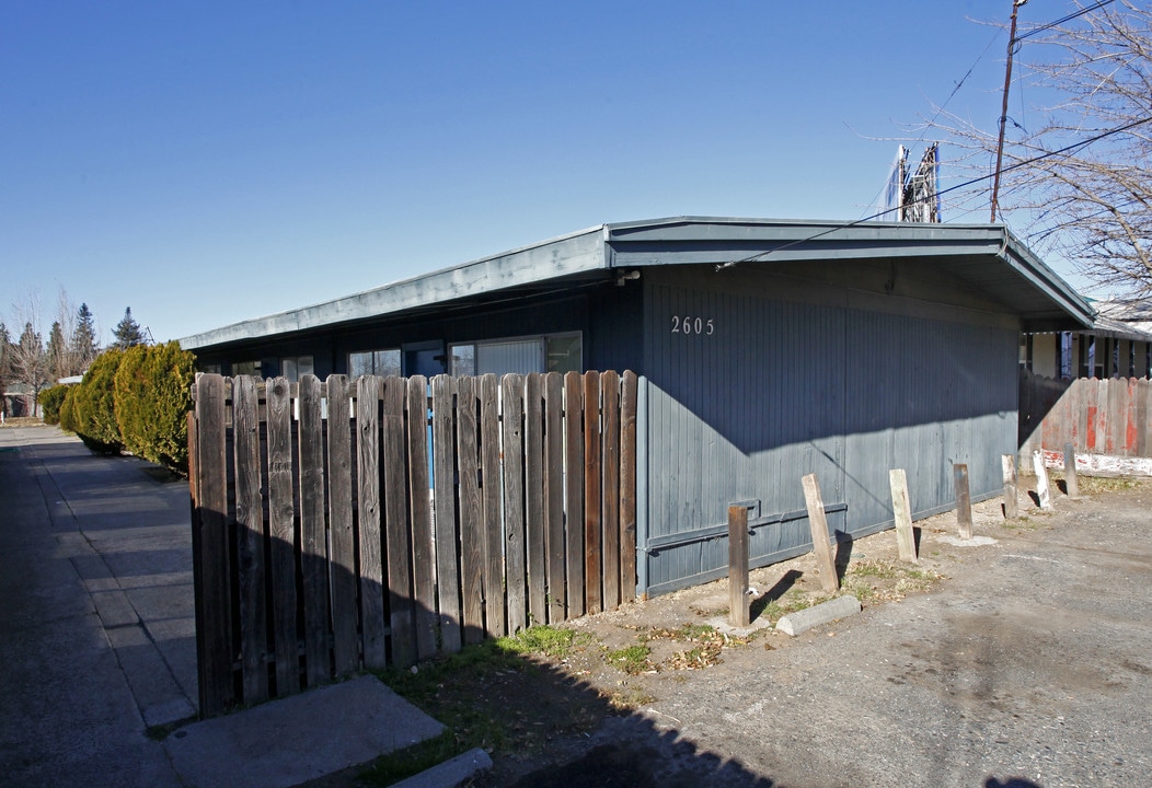 2605 Albatross Way in Sacramento, CA - Building Photo