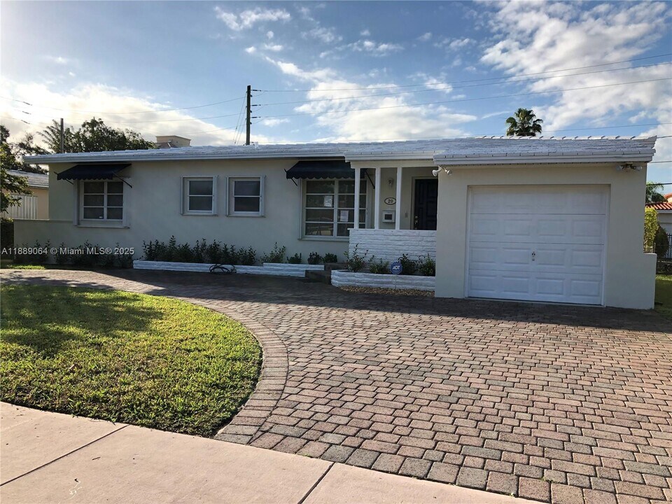 20 Palermo Ave in Coral Gables, FL - Building Photo