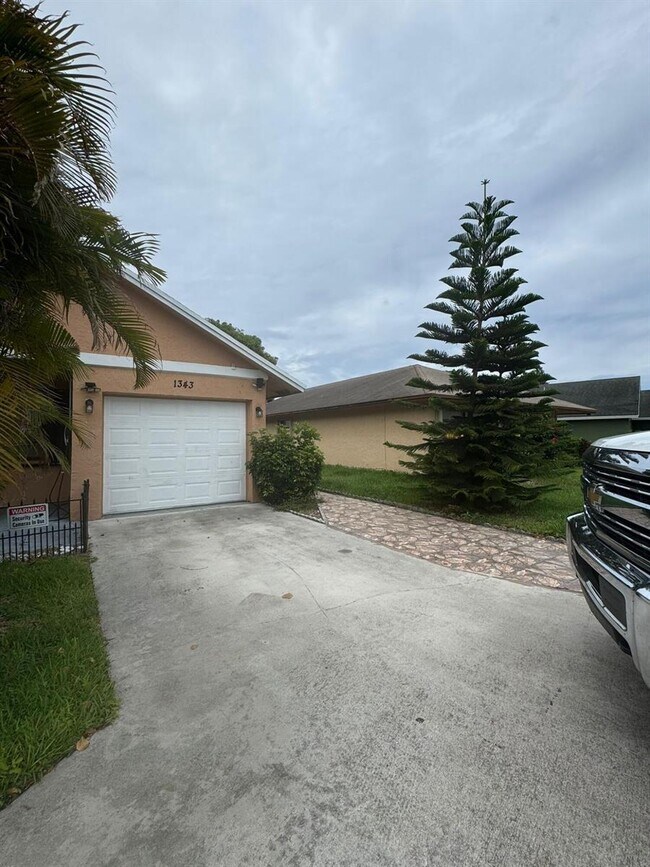 1343 Summit Run Cir in West Palm Beach, FL - Building Photo - Building Photo