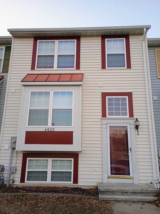 4822 Hillock Ln in Hampstead, MD - Building Photo