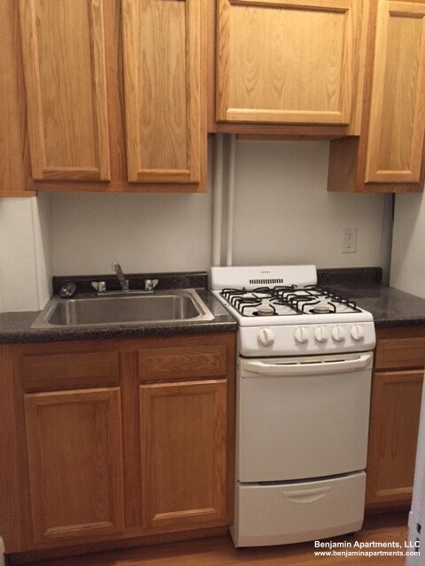 1334 Commonwealth Ave, Unit 4 in Boston, MA - Building Photo - Building Photo