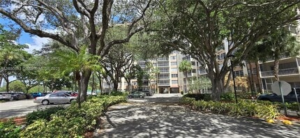 10777 W Sample Rd, Unit 402 in Coral Springs, FL - Building Photo - Building Photo