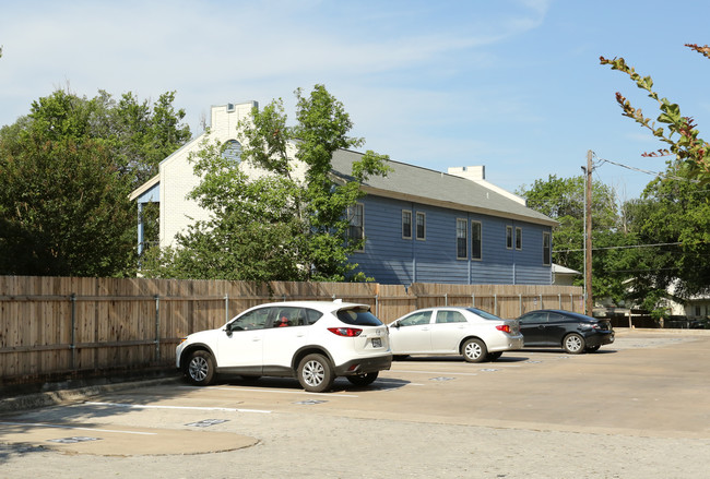 1904 Robbins Pl in Austin, TX - Building Photo - Building Photo