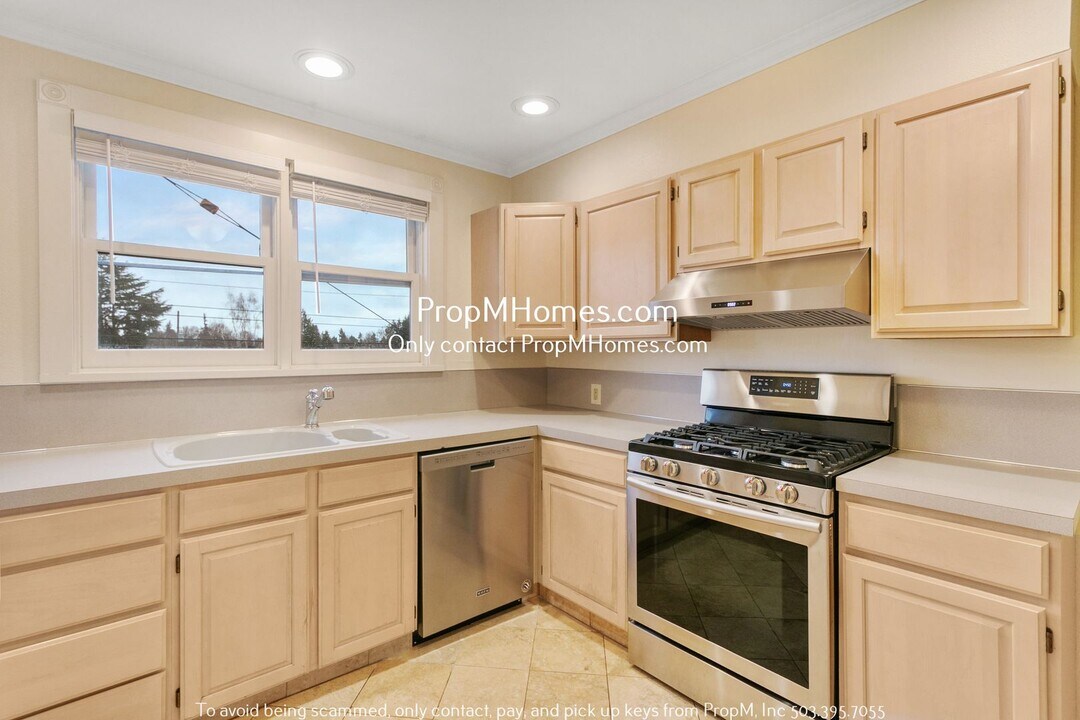 5931 SE Division St in Portland, OR - Building Photo