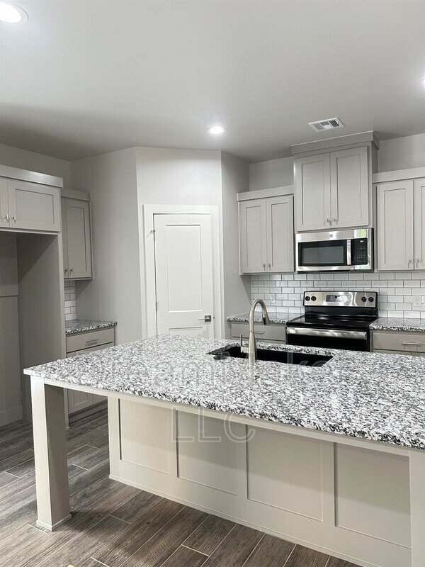2811 Clifton Ter in Norman, OK - Building Photo - Building Photo