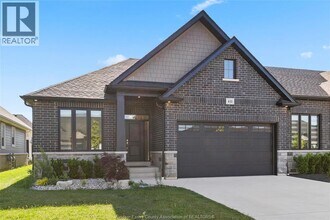 411 Caserta Crois. in Lakeshore, ON - Building Photo - Building Photo