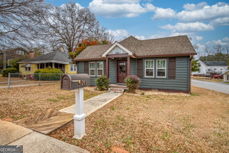 245 Alcovy St in Monroe, GA - Foto de edificio - Building Photo