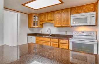 Azalea Gardens in Orlando, FL - Building Photo - Interior Photo