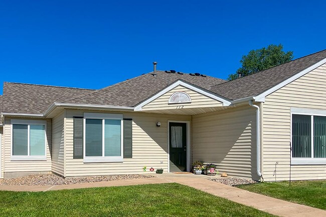 Cottages of Stewartville in Stewartville, MN - Foto de edificio - Building Photo